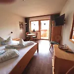 아파트 Gaestehaus Schoeneweiss *