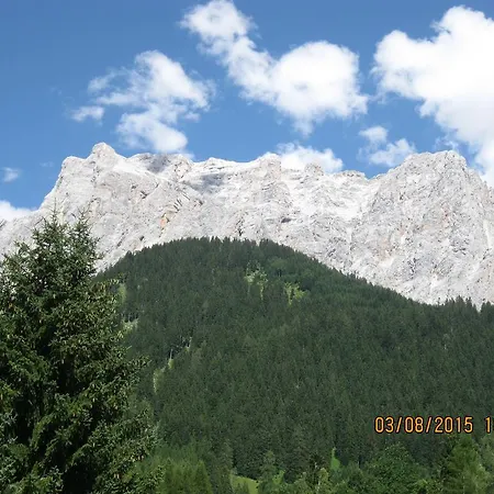 Gaestehaus Schoeneweiss Apartman Ehrwald