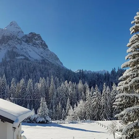 Gaestehaus Schoeneweiss ايروالد