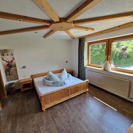 Gaestehaus Schoeneweiss Apartman Ehrwald