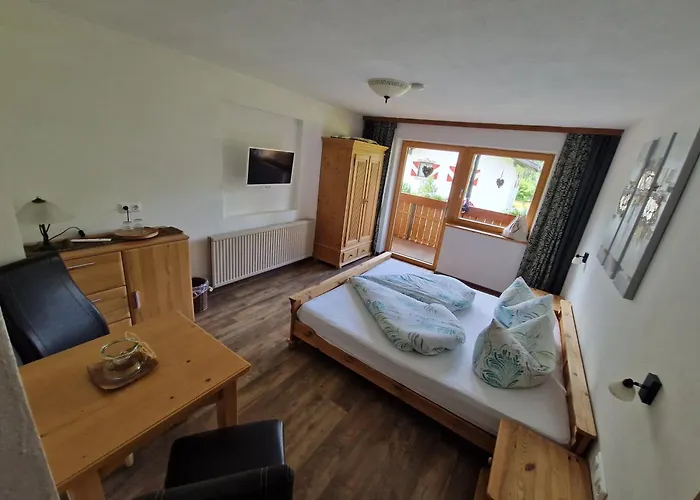 舍尼瓦斯旅馆 *