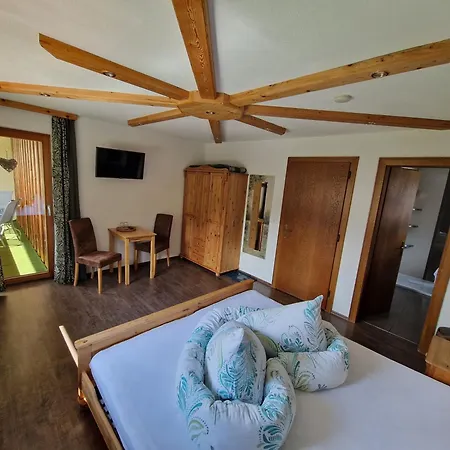 Gaestehaus Schoeneweiss Ehrwald