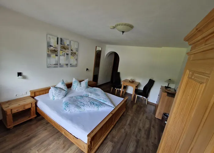 Gaestehaus Schoeneweiss * Ehrwald