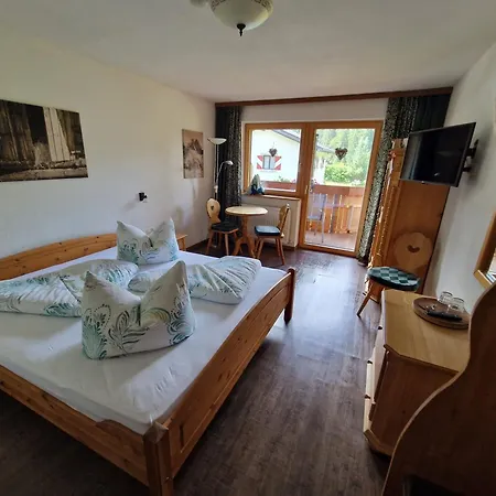 Gaestehaus Schoeneweiss Apartamento Ehrwald
