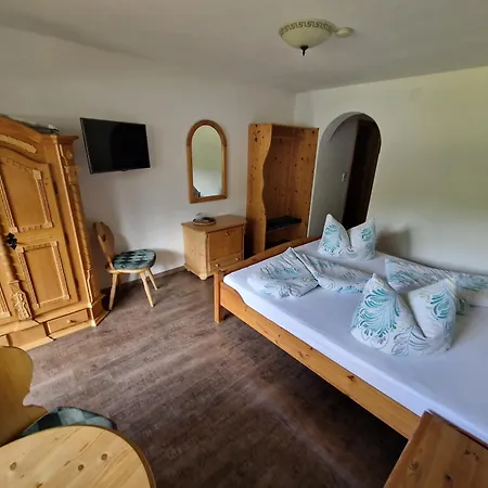 شقة Gaestehaus Schoeneweiss ايروالد